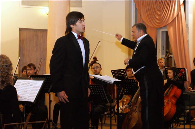 солист- Владимир Козлов